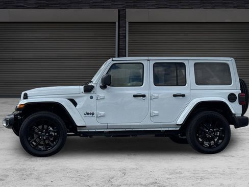 Used 2025 Jeep Wrangler Unlimited Sahara w/ Safety Group image 7