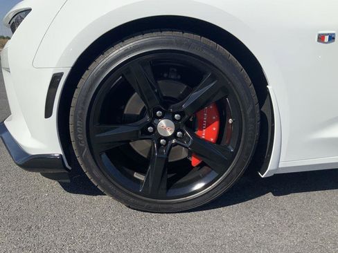 Used 2018 Chevrolet Camaro SS image 15