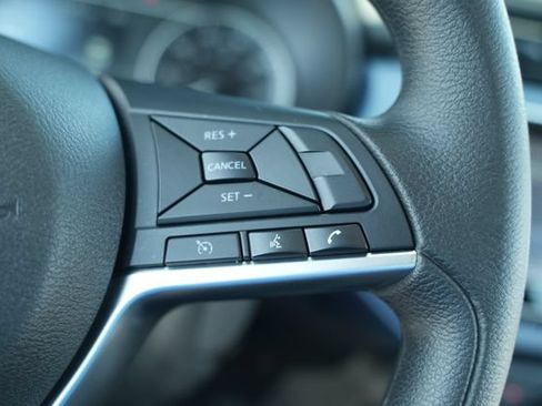 Used 2025 Nissan Versa SV FWD image 32