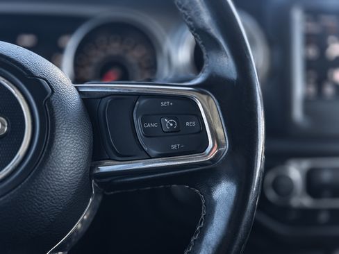 Used 2019 Jeep Wrangler Unlimited Sahara image 11