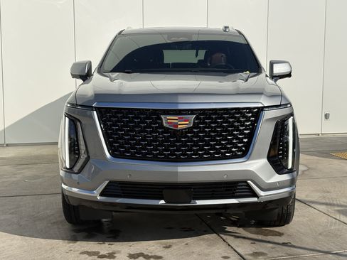 New 2026 Cadillac Escalade Luxury image 3