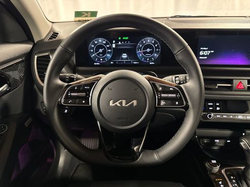 Certified 2025 Kia Seltos SX w/ SX Sunroof Package AWD/4WD image 21