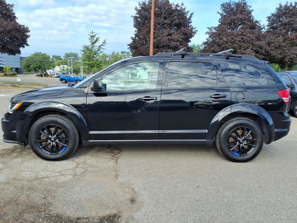 Used 2020 Dodge Journey SE w/ Blacktop Package FWD image 2