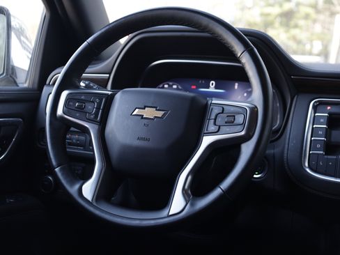 Used 2023 Chevrolet Suburban Premier image 7