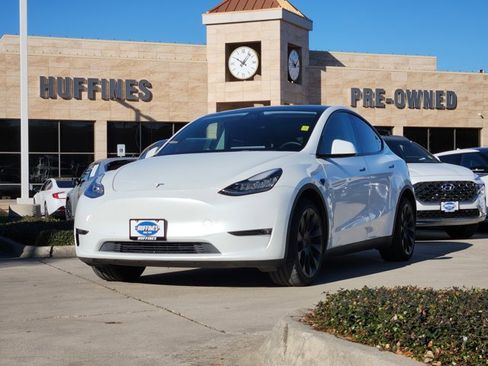 Used 2022 Tesla Model Y Long Range image 3