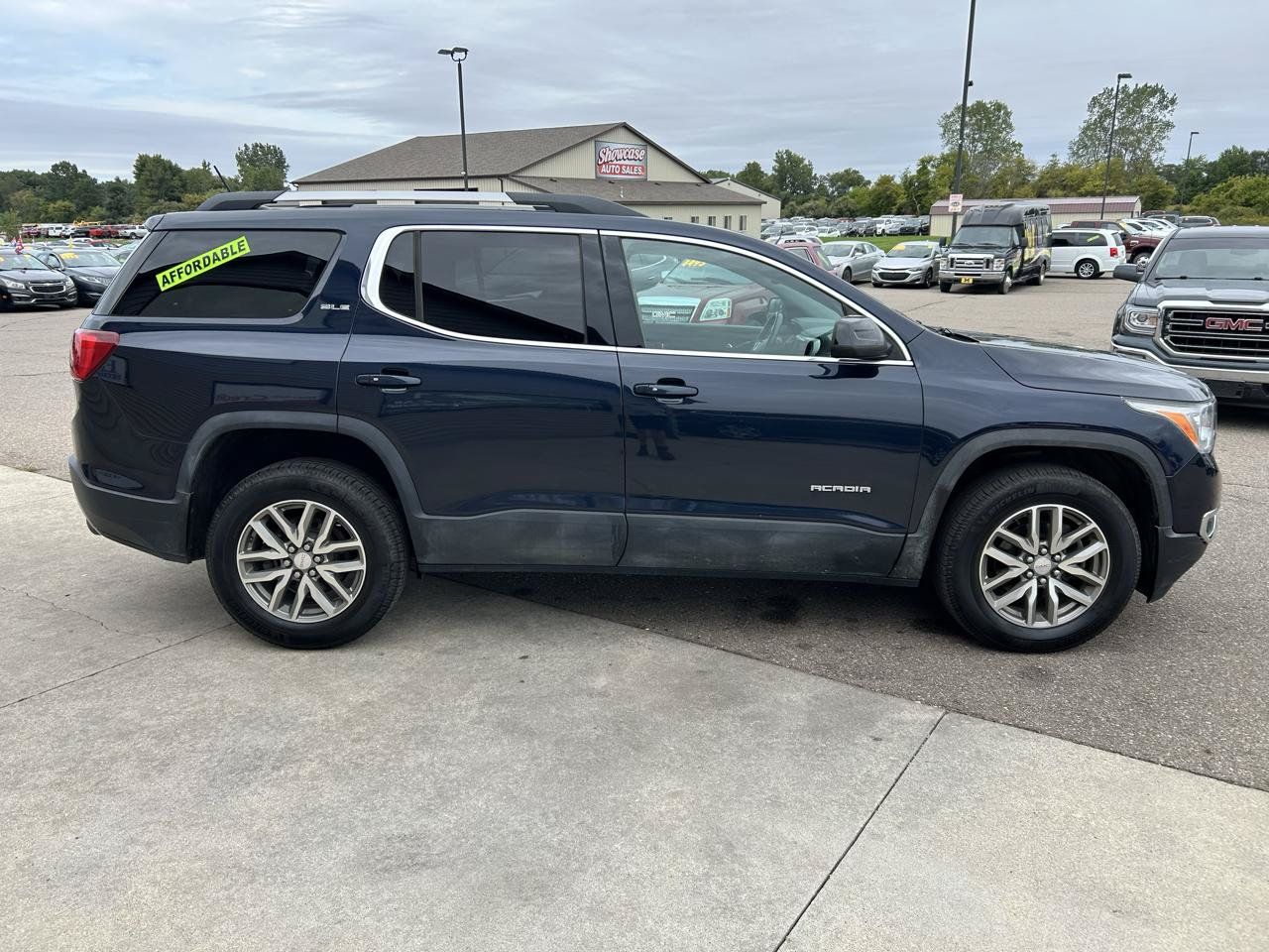 Used 2017 GMC Acadia SLE FWD image 4