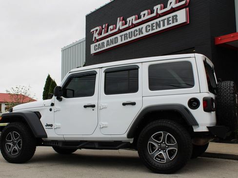 Used 2022 Jeep Wrangler Unlimited Sport w/ Sun And Sound Package AWD/4WD image 16