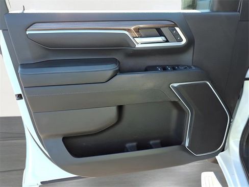 Used 2025 Chevrolet Silverado 3500 LT w/ Convenience Package image 17