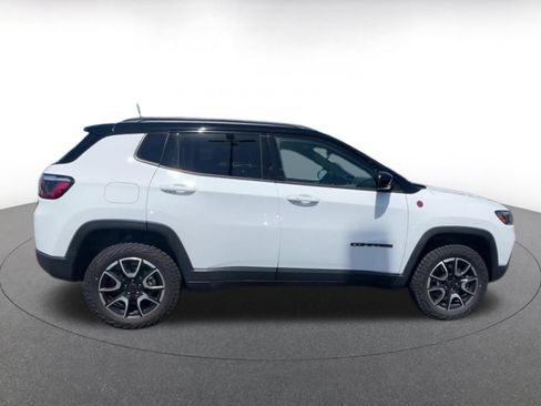 Used 2025 Jeep Compass Trailhawk AWD/4WD image 16