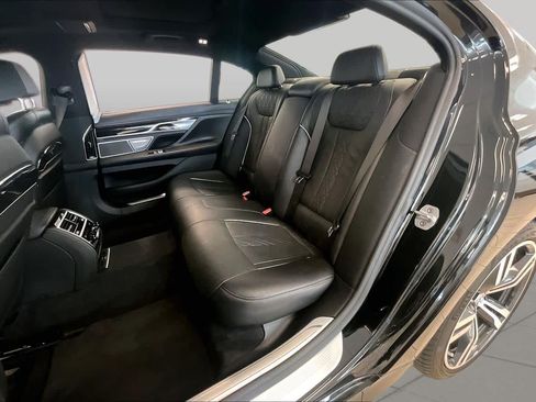 Used 2019 BMW 750i w/ Executive Package RWD image 16