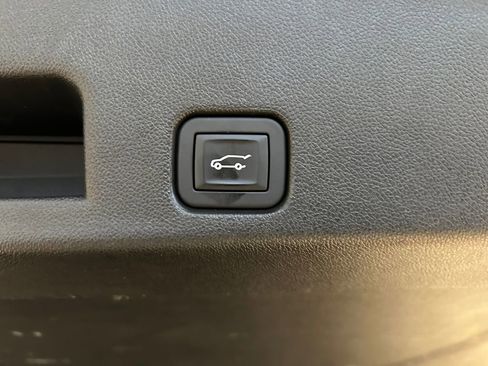 Used 2024 GMC Acadia Elevation image 29