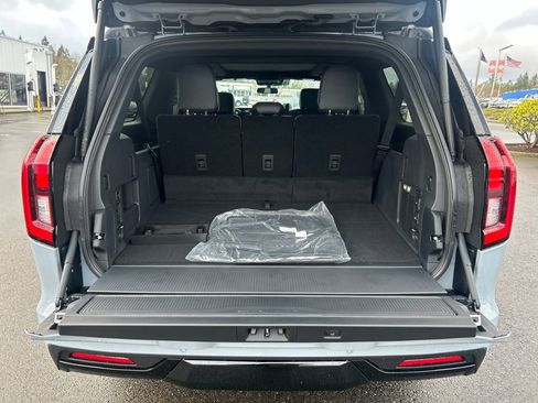 New 2025 Ford Expedition Max Platinum w/ Stealth Performance Package image 31