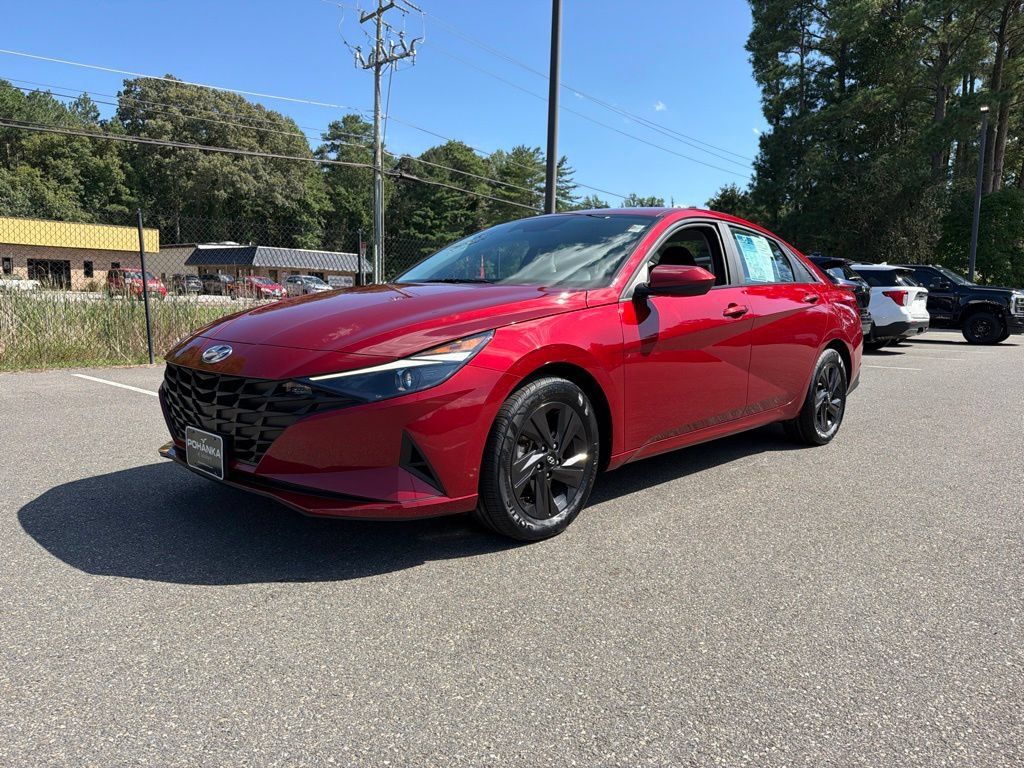 Certified 2023 Hyundai Elantra SEL w/ Preferred Accessory Package FWD image 2