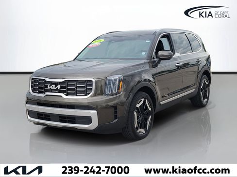 Certified 2025 Kia Telluride S FWD image 3