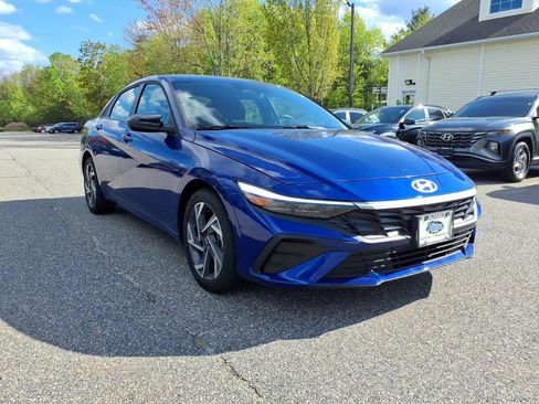 Used 2025 Hyundai Elantra Sport FWD image 3