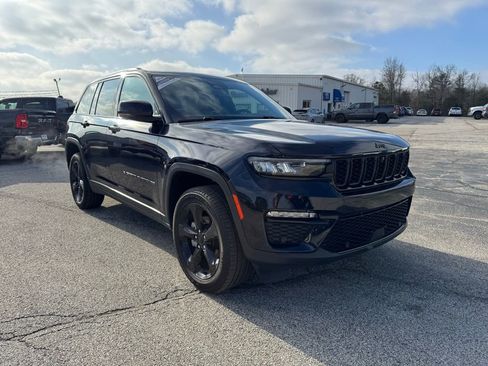 Used 2024 Jeep Grand Cherokee Limited w/ Luxury Tech Group II image 10