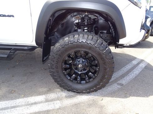 Used 2023 Toyota Tacoma TRD Off-Road w/ Technology Package AWD/4WD image 7