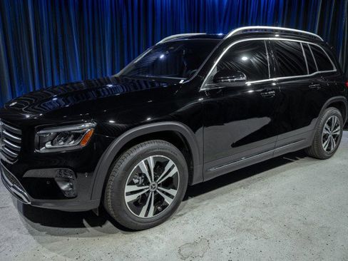 Used 2026 Mercedes-Benz GLB 250 image 1