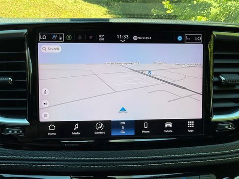 Used 2025 Chrysler Pacifica Limited FWD image 28