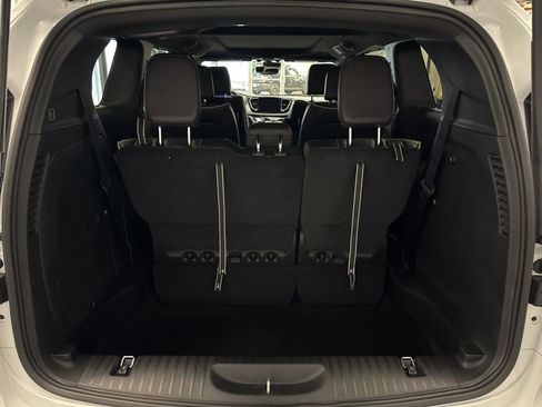 New 2026 Chrysler Pacifica Limited w/ Uconnect Theater Family Group image 30
