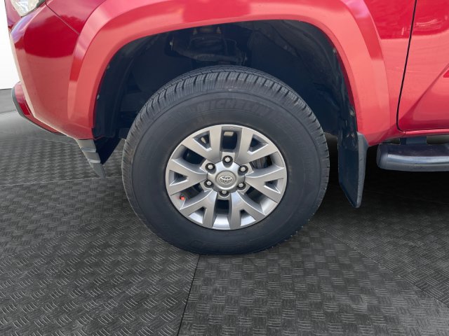Used 2019 Toyota Tacoma SR5 AWD/4WD image 14