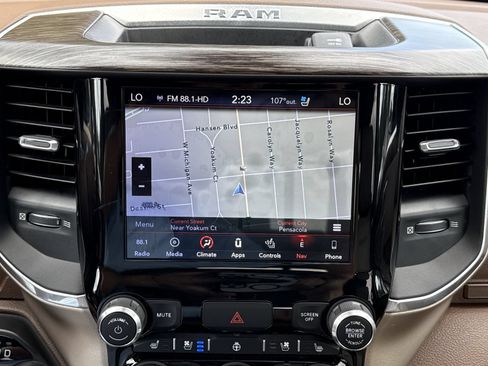 Used 2019 RAM 1500 Laramie AWD/4WD image 24