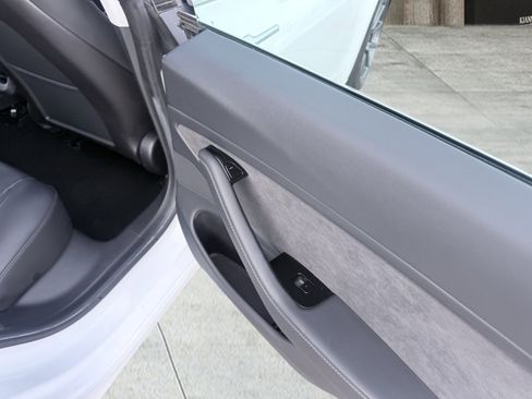 Used 2020 Tesla Model 3 Long Range image 38