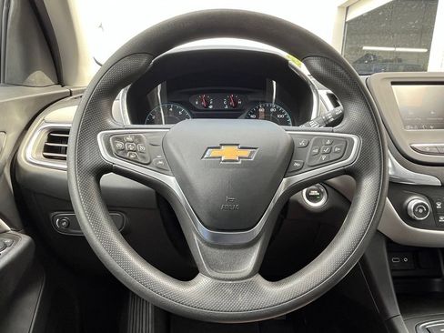 Used 2022 Chevrolet Equinox LS AWD/4WD image 11
