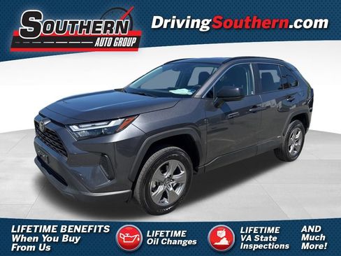 Used 2025 Toyota RAV4 LE AWD/4WD image 1