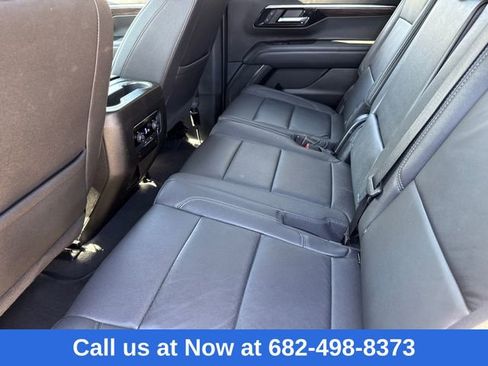 Used 2025 Chevrolet Suburban Z71 image 18