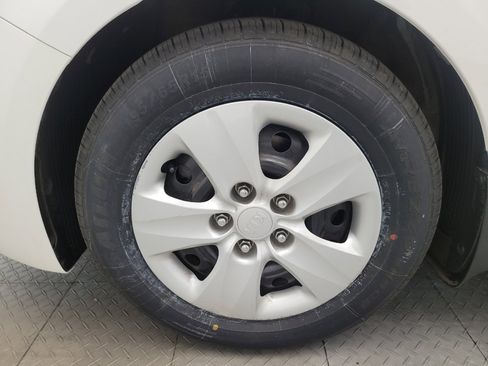 Used 2017 Kia Forte LX FWD image 31