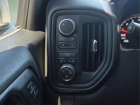 Used 2025 Chevrolet Silverado 1500 Custom Trail Boss AWD/4WD image 17