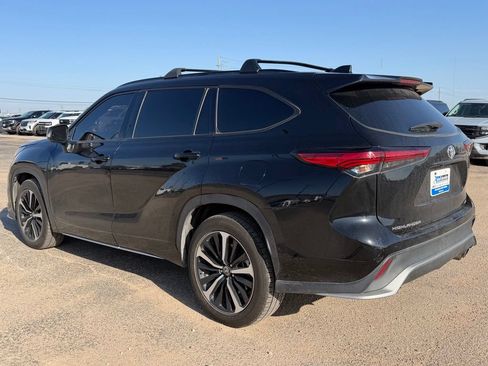 Used 2022 Toyota Highlander XSE FWD image 7