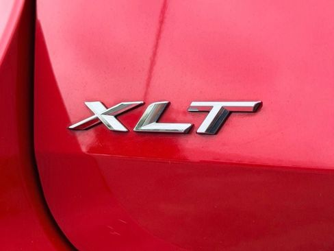 Certified 2022 Ford Explorer XLT w/ Equipment Group 202A RWD image 9