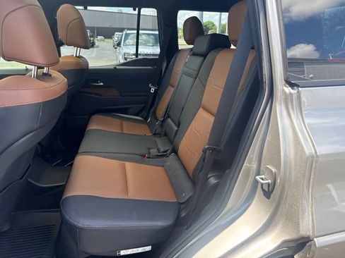 Used 2025 Lexus GX 550 AWD/4WD image 21