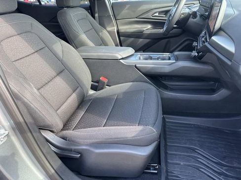 Used 2025 Chevrolet Equinox EV LT image 8