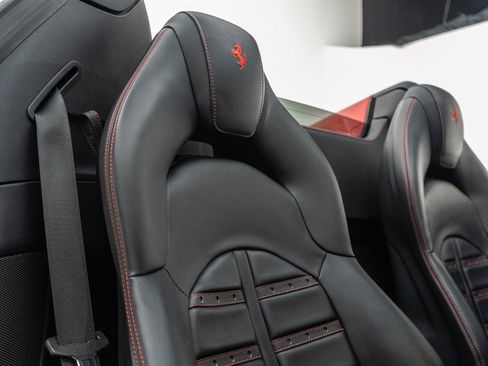 Used 2022 Ferrari F8 Tributo image 57