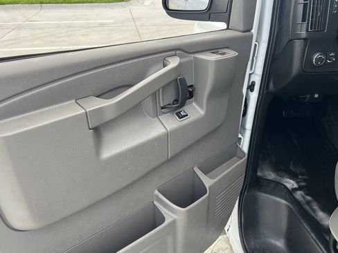 Used 2019 GMC Savana 2500 w/ Driver Convenience Package RWD image 12