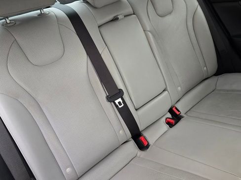 Used 2021 Hyundai Elantra Limited image 17