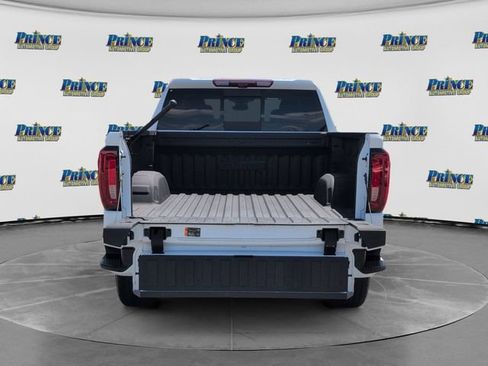 Used 2024 GMC Sierra 1500 AT4 w/ Technology Package AWD/4WD image 10