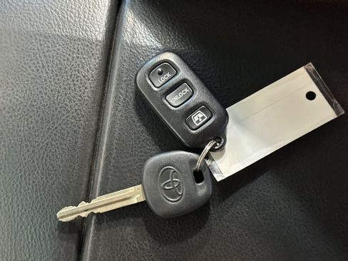 Used 2006 Toyota 4Runner SR5 RWD image 26