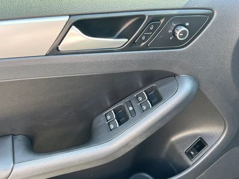 Used 2014 Volkswagen Jetta SE FWD image 12