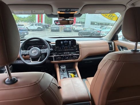 Used 2023 Nissan Pathfinder Platinum AWD/4WD image 32
