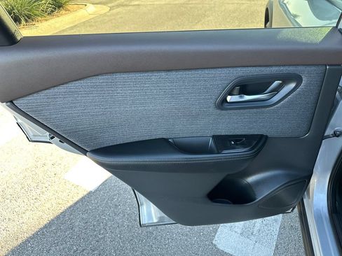Used 2023 Nissan Rogue SV FWD image 30