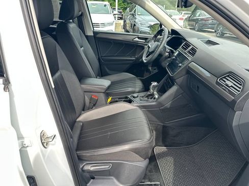 Certified 2024 Volkswagen Tiguan SE w/ Panoramic Sunroof Package AWD/4WD image 36