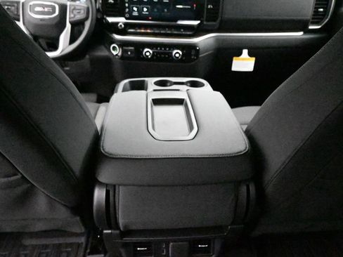 New 2026 GMC Sierra 1500 SLE image 17