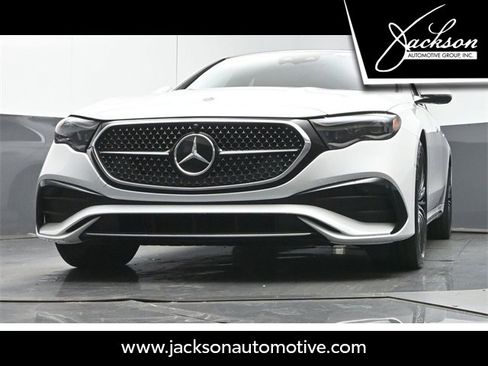 Used 2025 Mercedes-Benz E 350 Sedan image 35