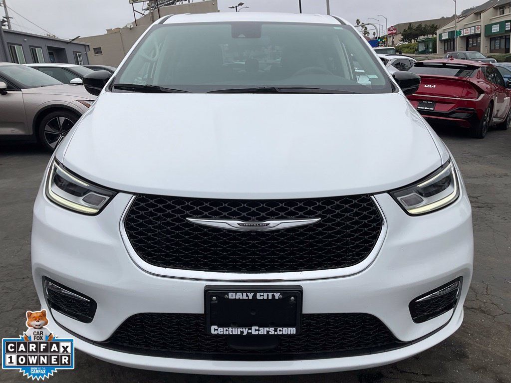 Used 2024 Chrysler Pacifica Limited FWD image 2
