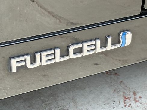 Used 2022 Toyota Mirai w/ Advanced Technology Package RWD image 2