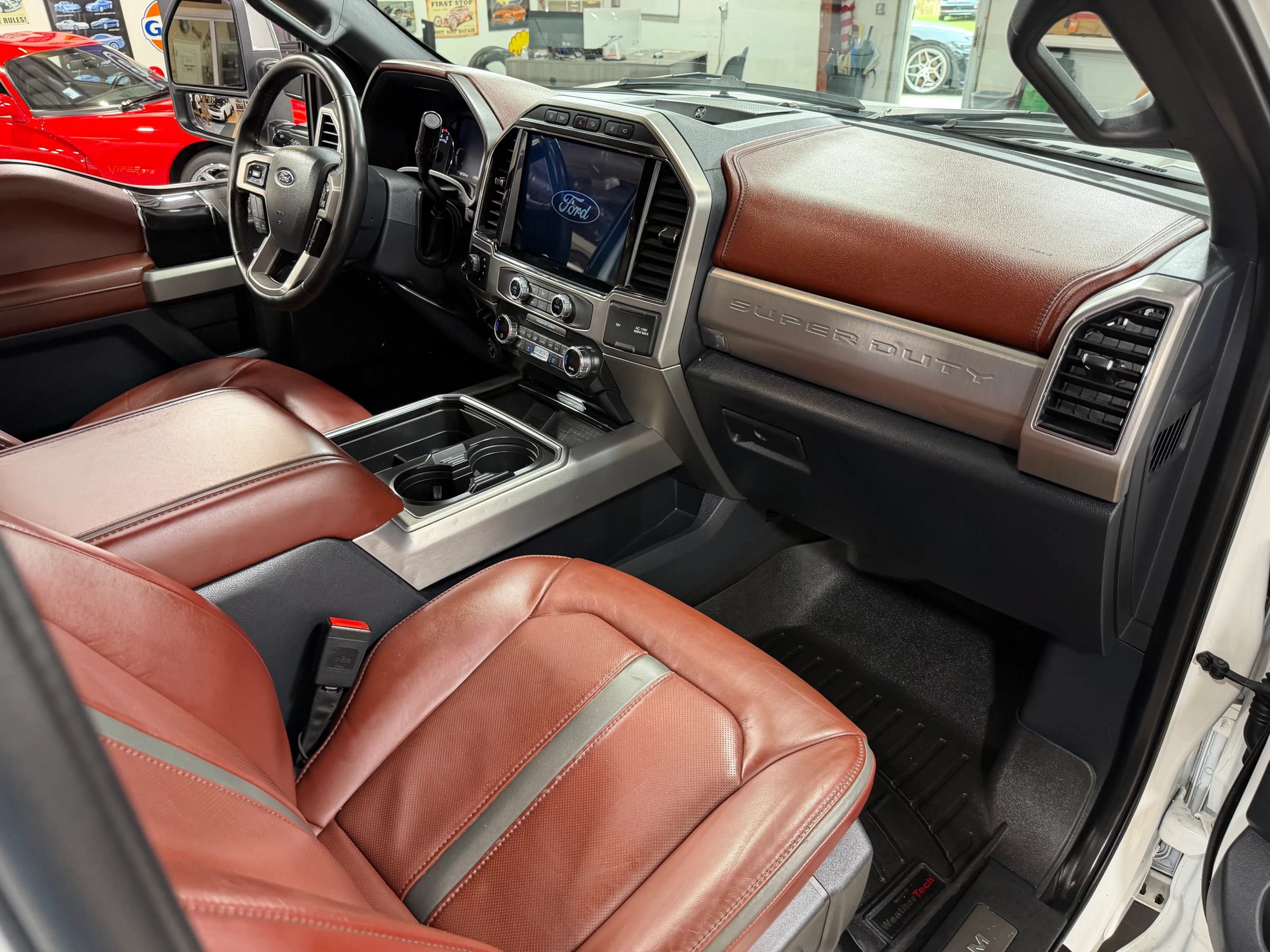 Used 2022 Ford F350 Platinum w/ FX4 Off-Road Package AWD/4WD image 21